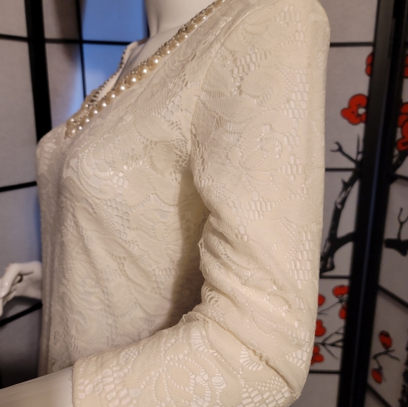 LA VANYA BEAUTIFUL LACY LADIES TOP SIZE MEDIUM/JEWELED PEARL NECKLIN - Picture 5 of 10
